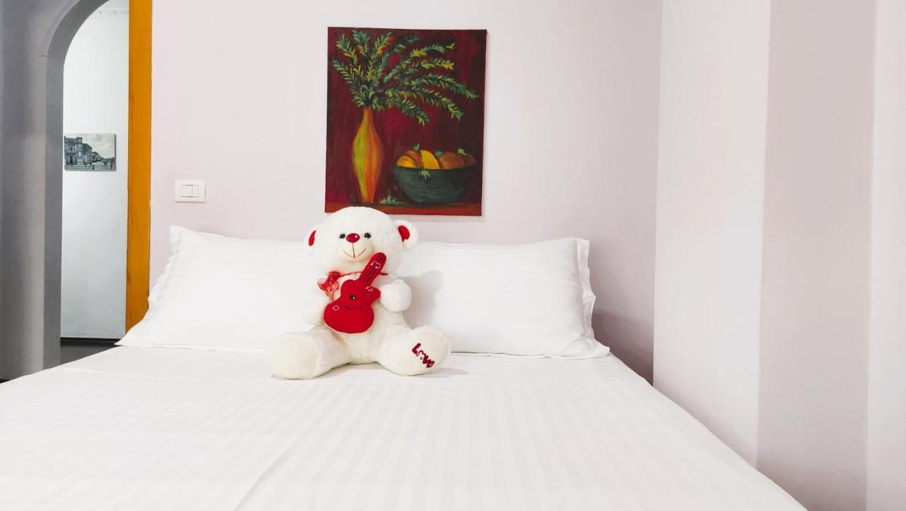 Spacious Family-Friendly Apartment In The Heart Of Bllok ティラナ エクステリア 写真