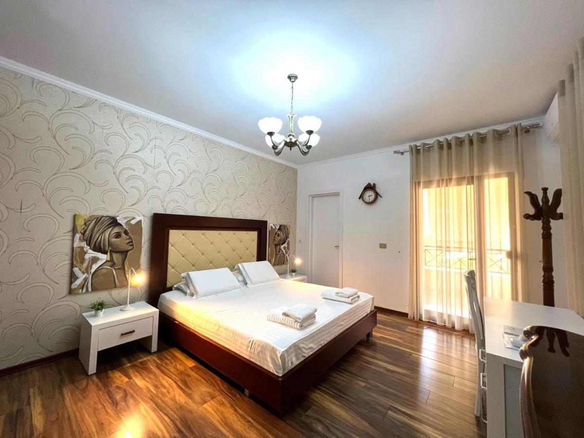 Spacious Family-Friendly Apartment In The Heart Of Bllok ティラナ エクステリア 写真